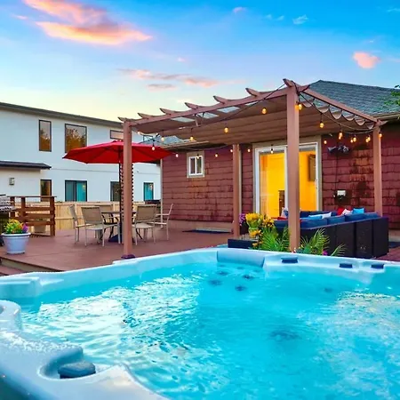 Villa Shakedown St Hot Tub Fire Pit And 4 Miles To Dt